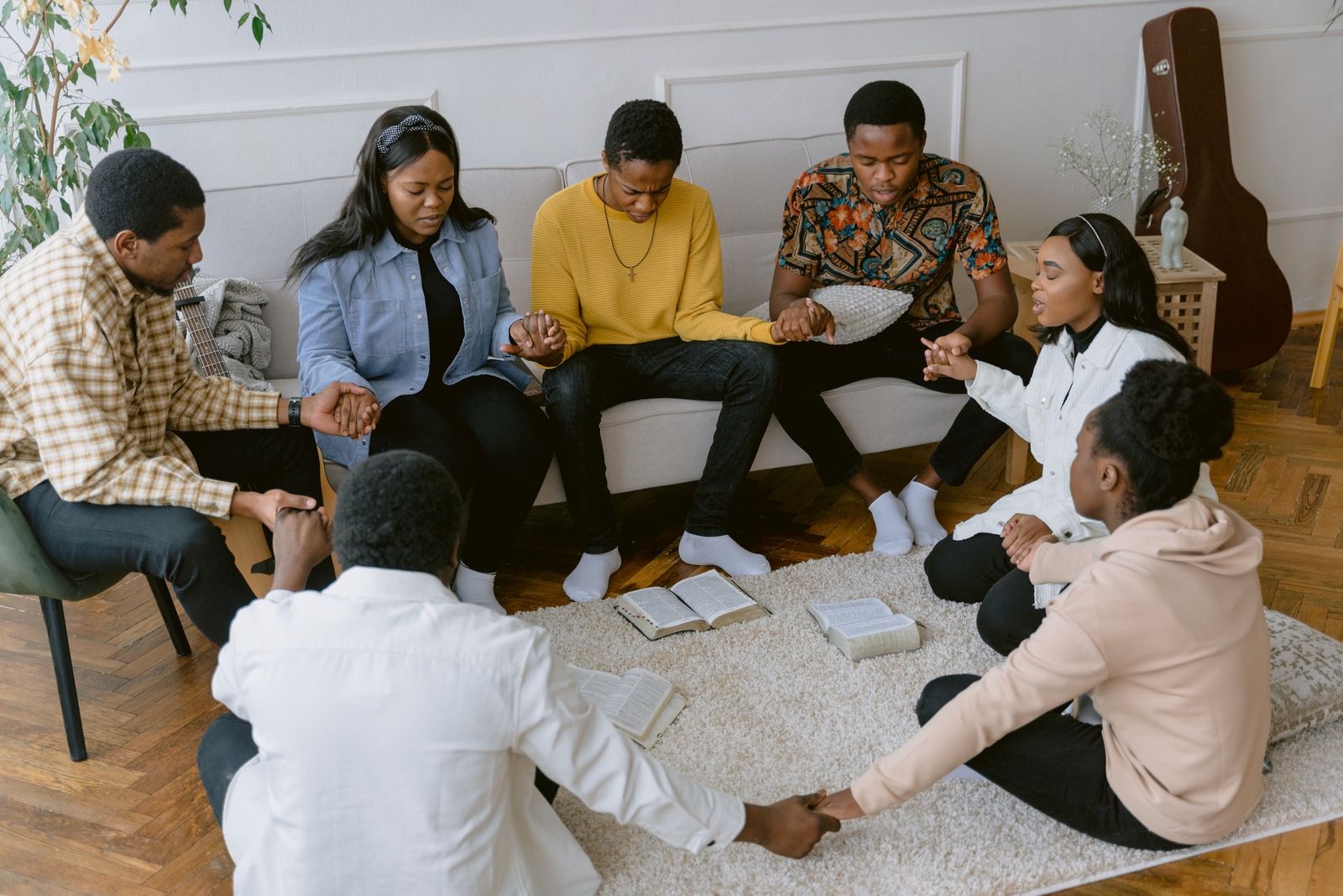 A peer support group in conversation
